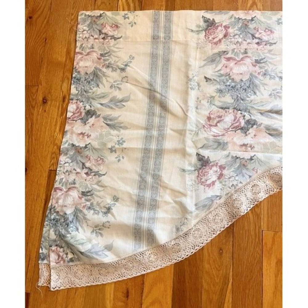 Vintage Cottagecore blue and ivory Floral Valance Swag Curtain - Picture 7 of 7